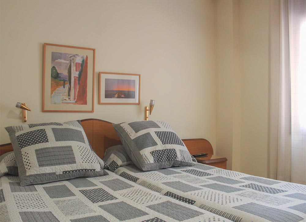 HOSTAL EN FIGUERES Descubre las habitaciones en La Barretina