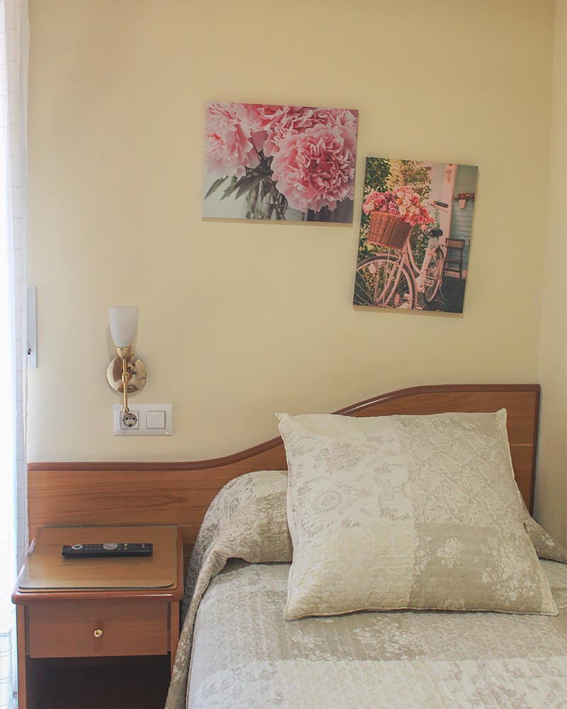 habitaciones en el centro de Figueres - Hostal la Barretina